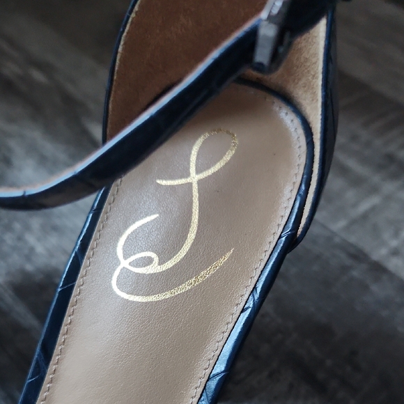 Sam Edelman Dark Blue Croc-Embossed Heels - Picture 2 of 6